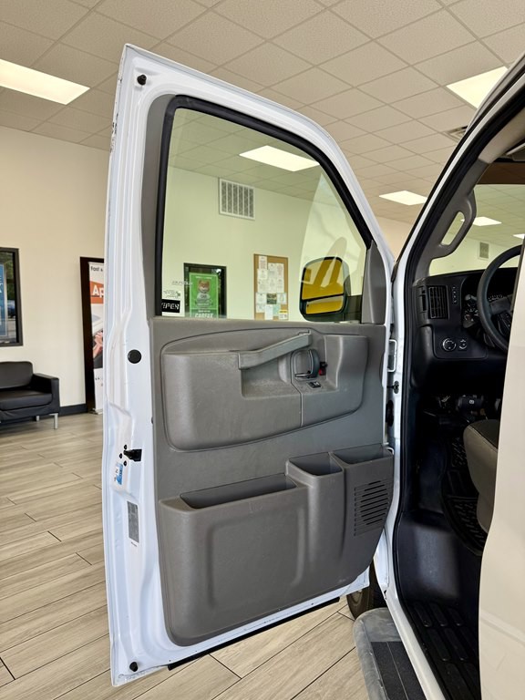 2018 Chevrolet Express Image 15