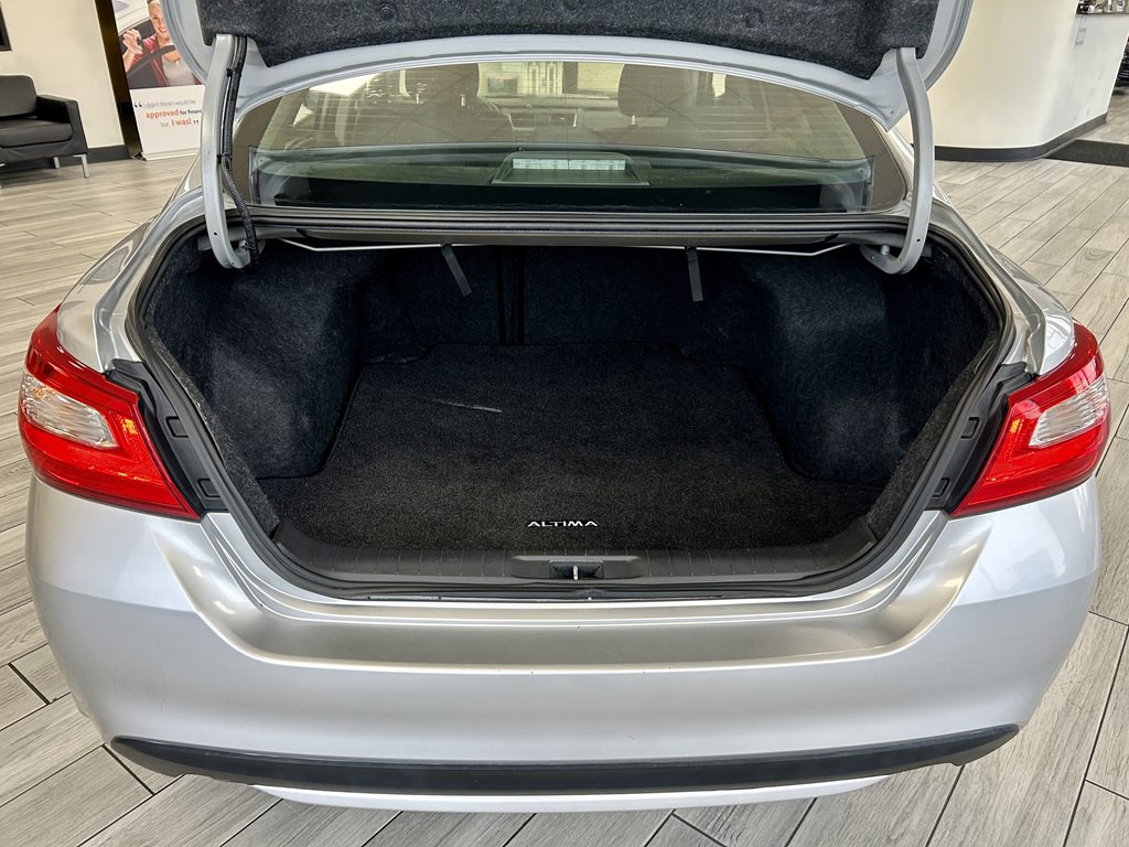 2016 Nissan Altima Image 9