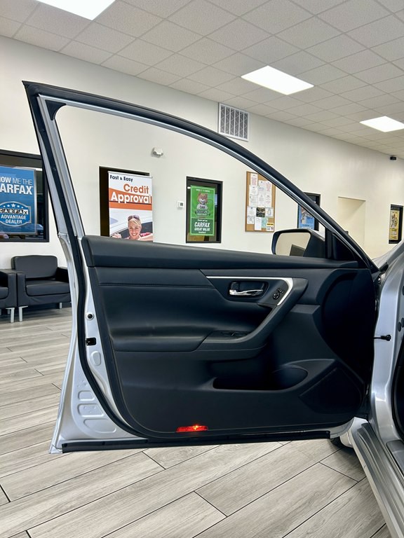 2016 Nissan Altima Image 14