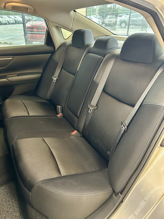 2016 Nissan Altima Image 16