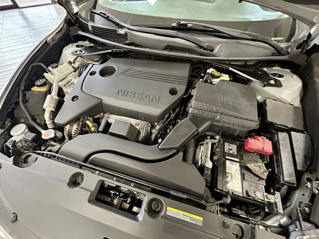 2016 Nissan Altima Image 18