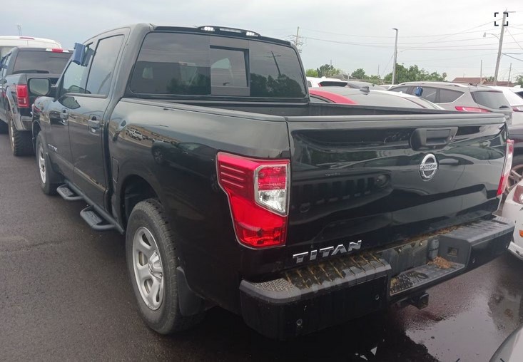 2021 Nissan Titan Image 1