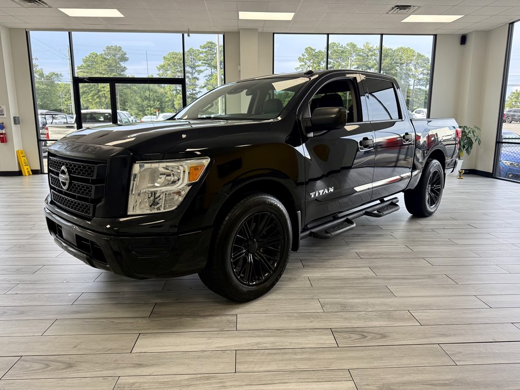 2021 Nissan Titan Image 3