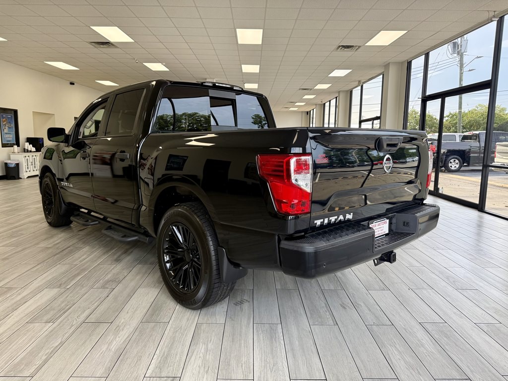 2021 Nissan Titan Image 7