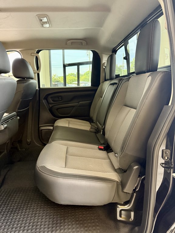 2021 Nissan Titan Image 17