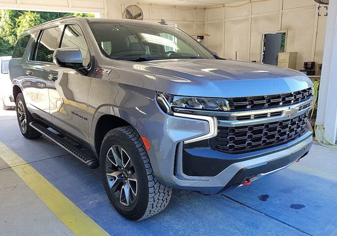 2022 Chevrolet Suburban Image 1
