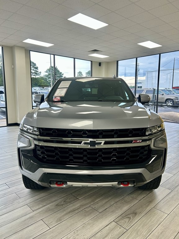 2022 Chevrolet Suburban Image 2