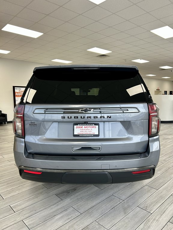 2022 Chevrolet Suburban Image 3