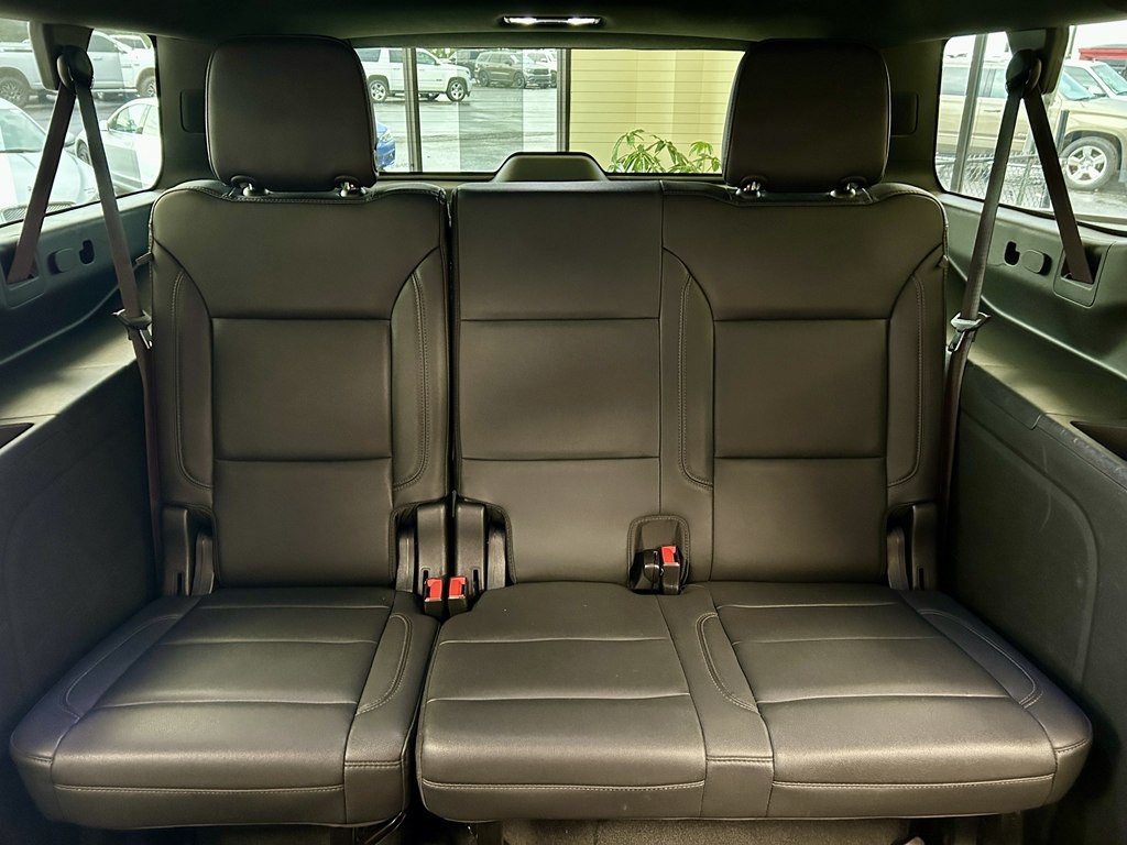 2022 Chevrolet Suburban Image 13