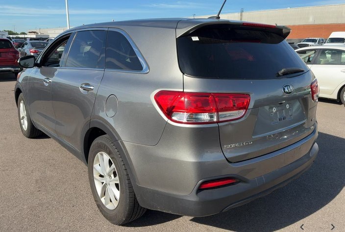 2018 Kia Sorento Image 2