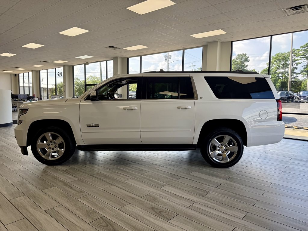 2017 Chevrolet Suburban Image 4
