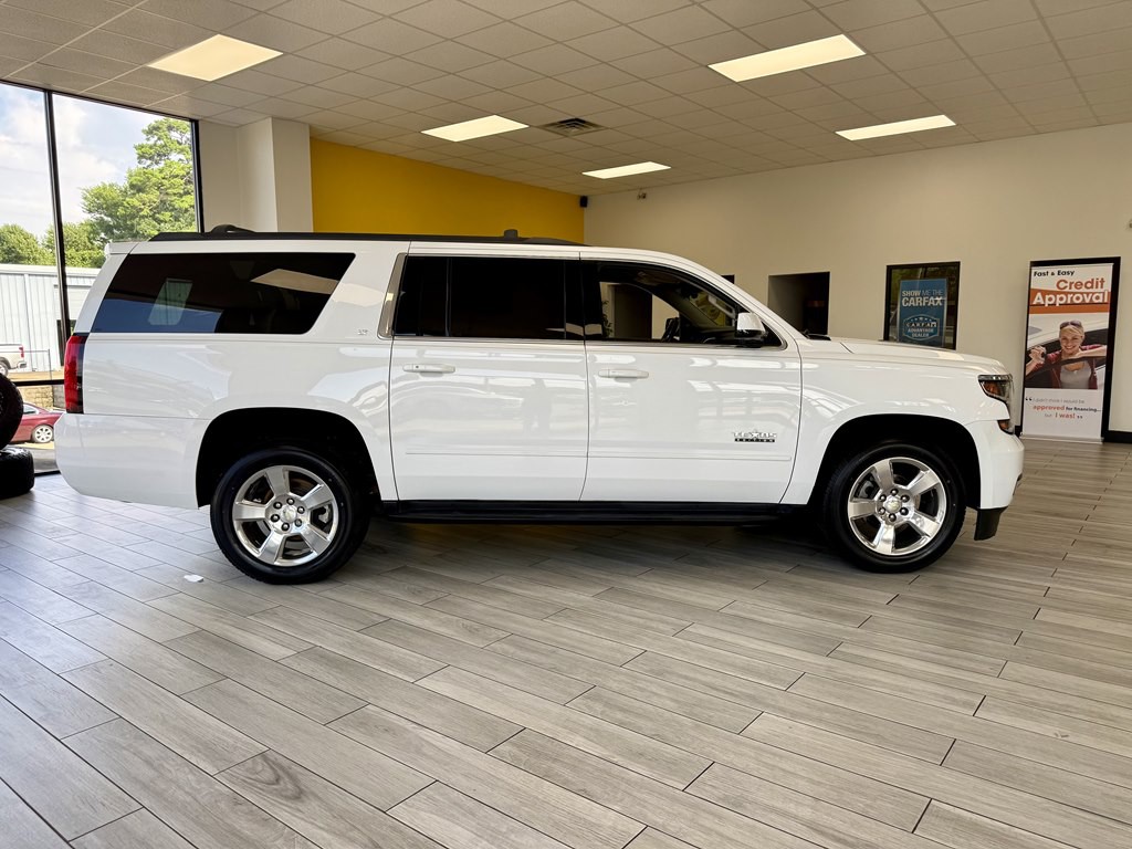 2017 Chevrolet Suburban Image 5