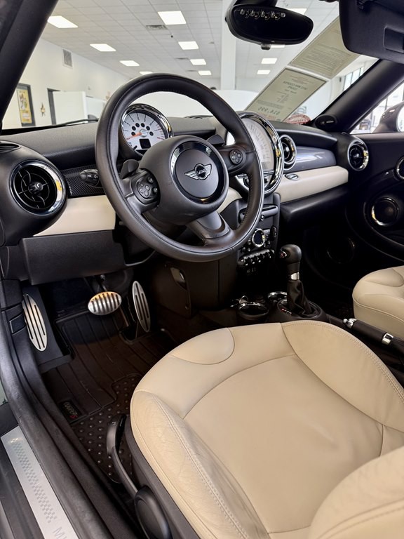 2012 MINI Cooper Image 12