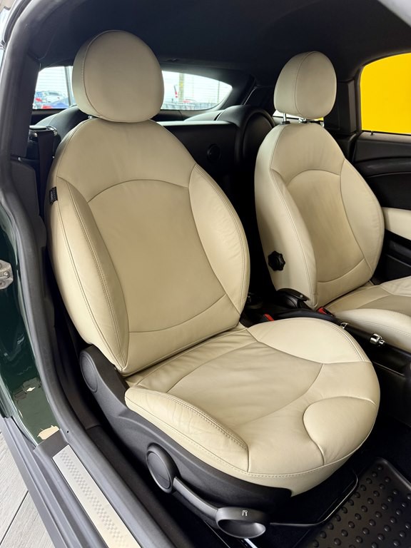 2012 MINI Cooper Image 15