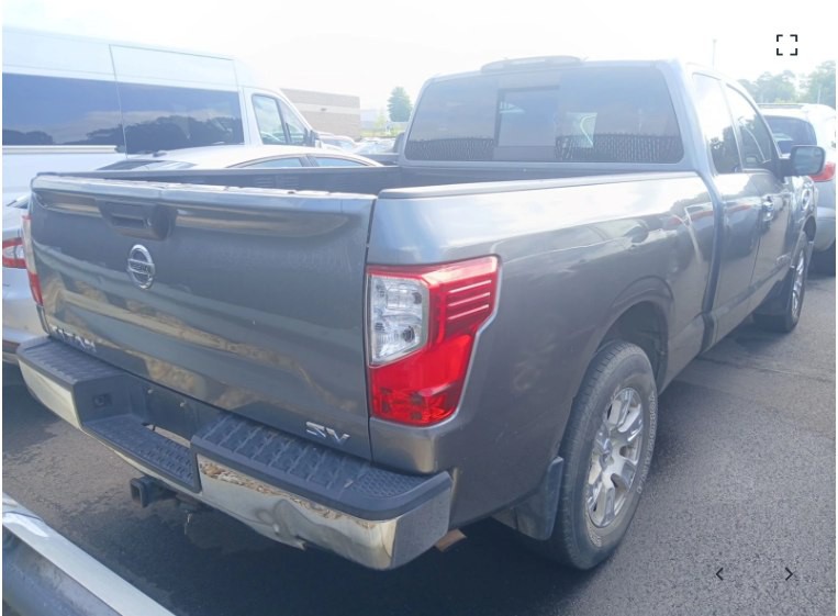 2017 Nissan Titan Image 3