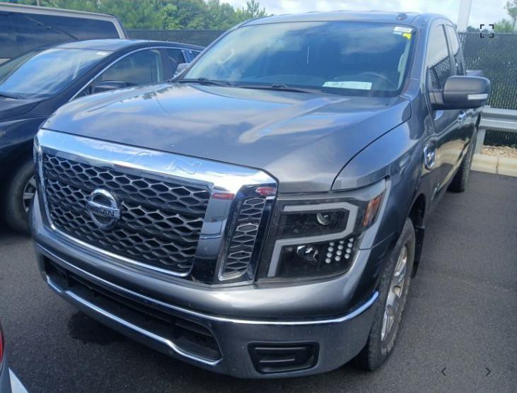 2017 Nissan Titan Image 2