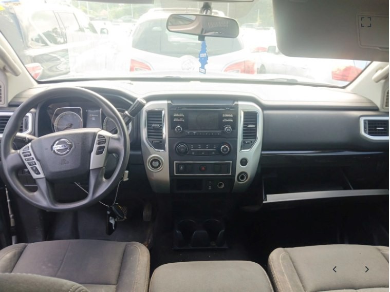 2017 Nissan Titan Image 5