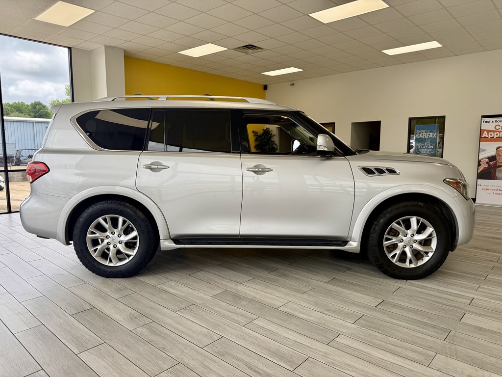 2011 INFINITI QX56 Image 5