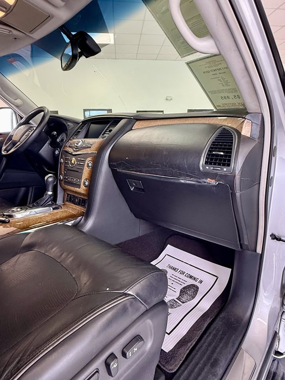 2011 INFINITI QX56 Image 12