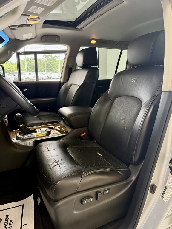 2011 INFINITI QX56 Image 14