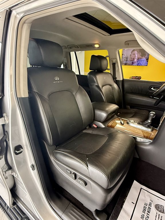 2011 INFINITI QX56 Image 16