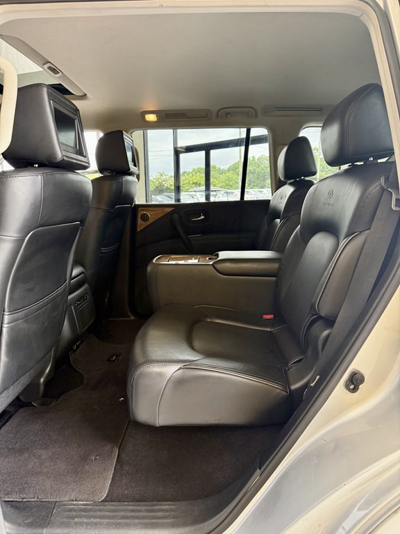 2011 INFINITI QX56 Image 17