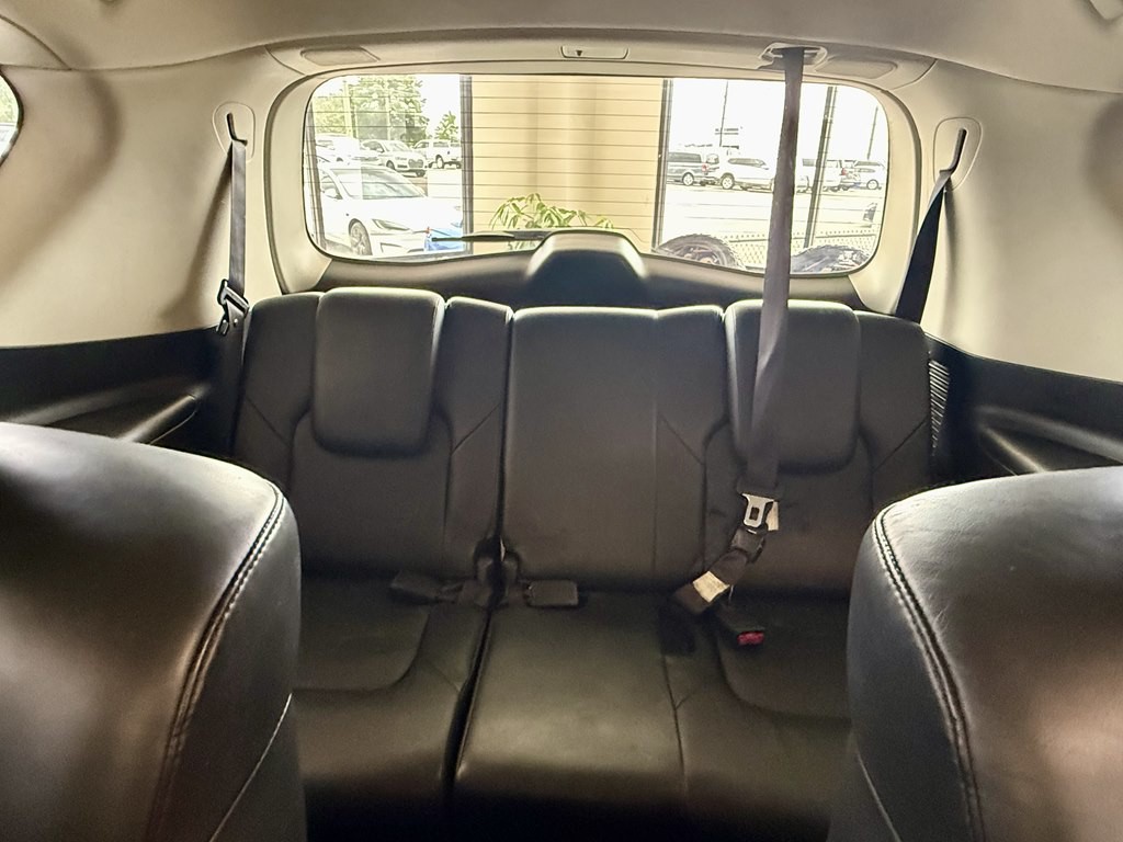 2011 INFINITI QX56 Image 18