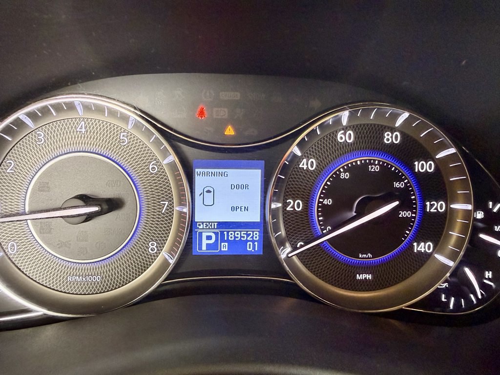 2011 INFINITI QX56 Image 21