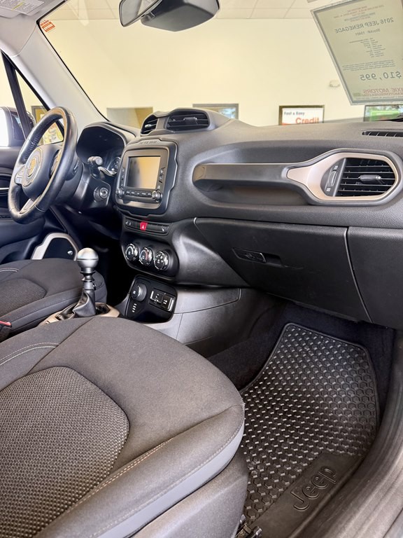 2016 Jeep Renegade Image 12