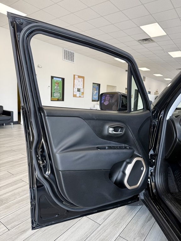2016 Jeep Renegade Image 15