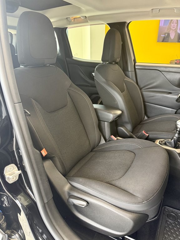 2016 Jeep Renegade Image 16