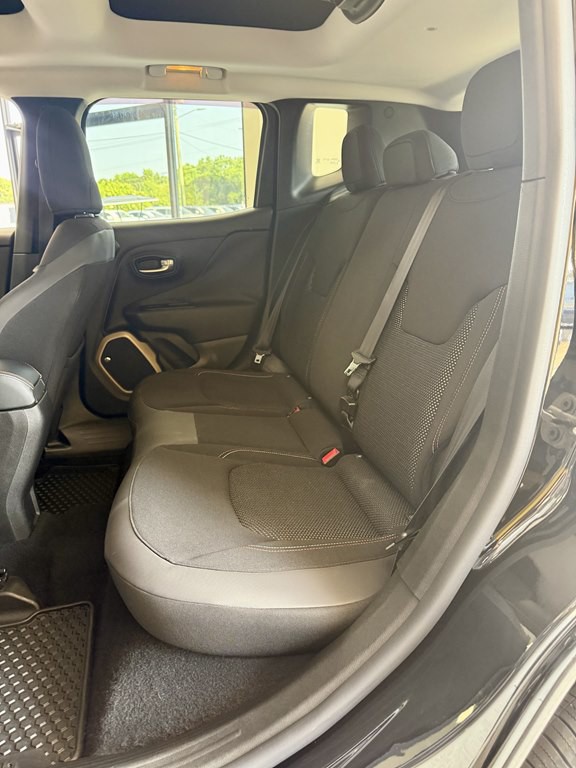 2016 Jeep Renegade Image 17