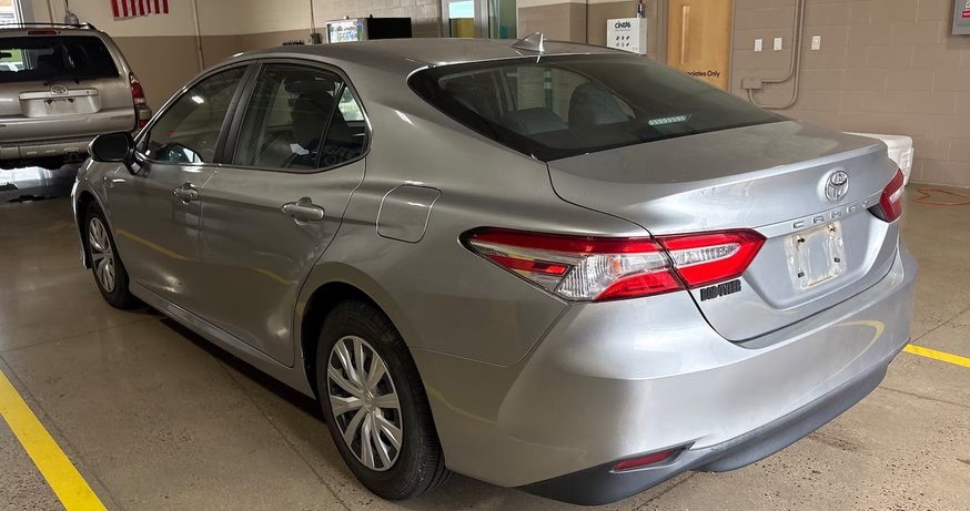 2019 Toyota Camry Image 2