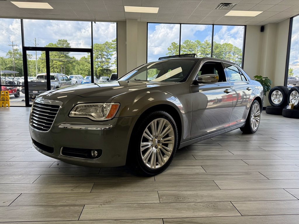 2011 Chrysler 300 Image 3