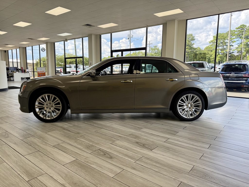 2011 Chrysler 300 Image 4