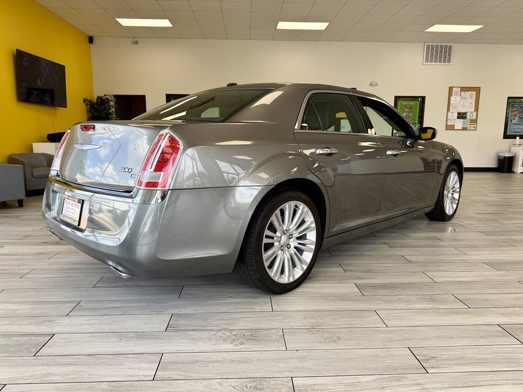 2011 Chrysler 300 Image 6
