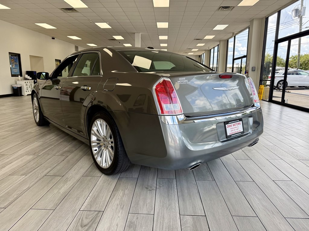 2011 Chrysler 300 Image 7