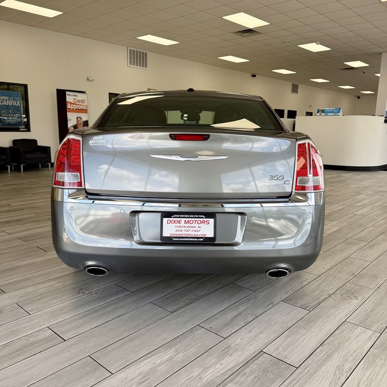 2011 Chrysler 300 Image 8