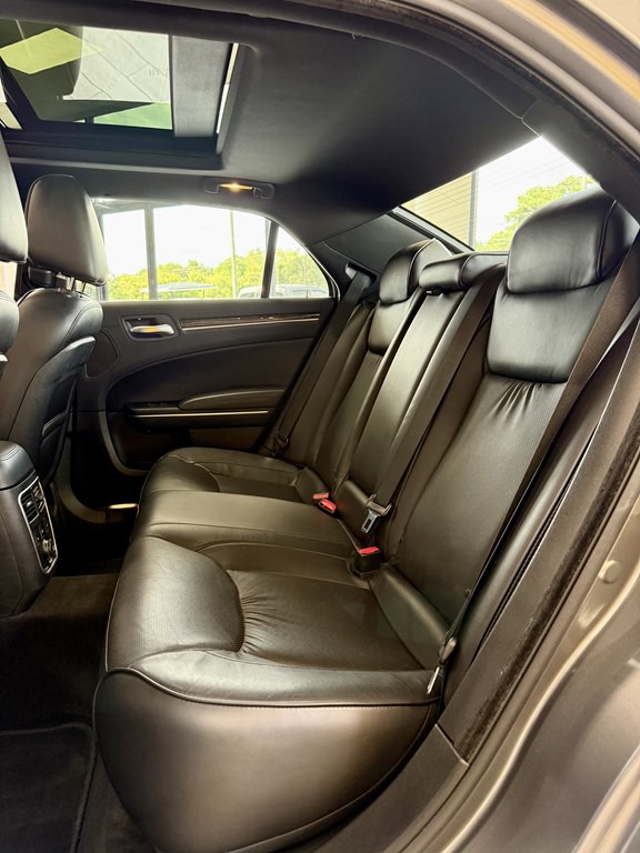 2011 Chrysler 300 Image 17