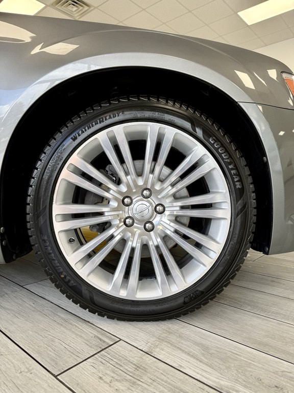 2011 Chrysler 300 Image 19