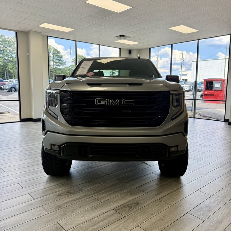 2023 GMC Sierra Image 2