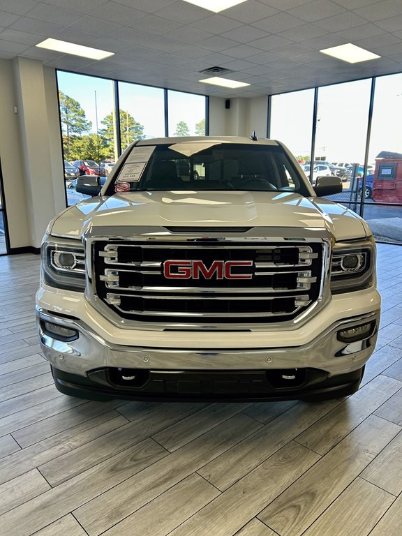 2018 GMC Sierra Image 2