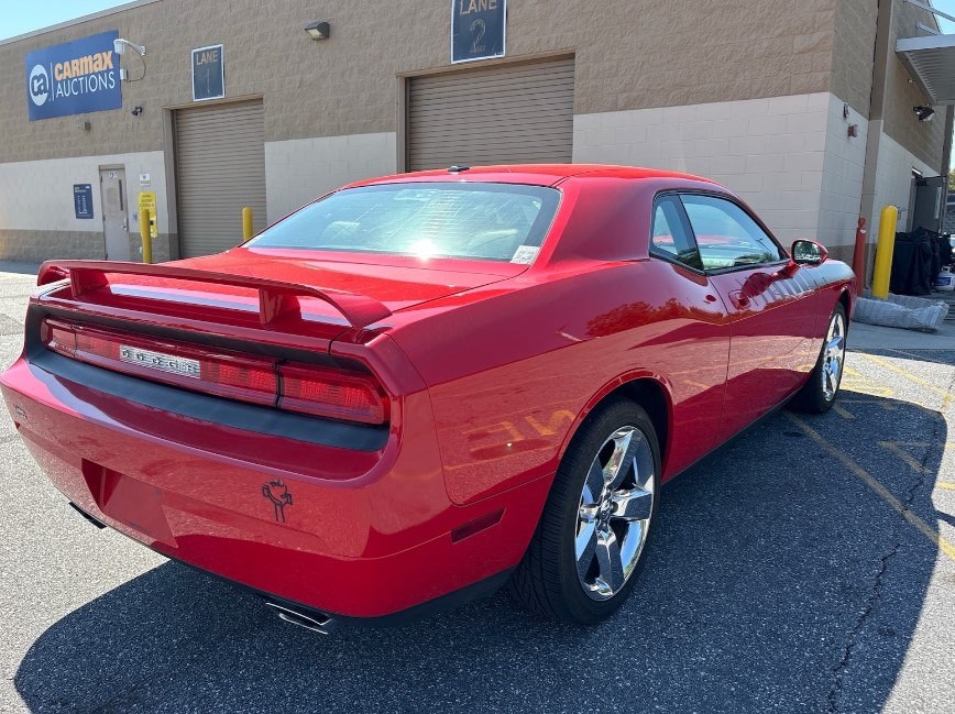 2010 Dodge Challenger Image 2