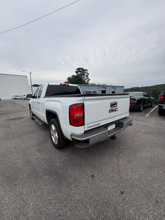 2017 GMC Sierra Image 2
