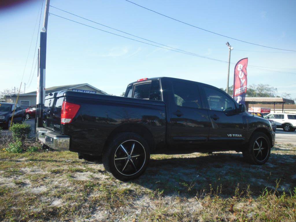 2010 Nissan Titan Image 3