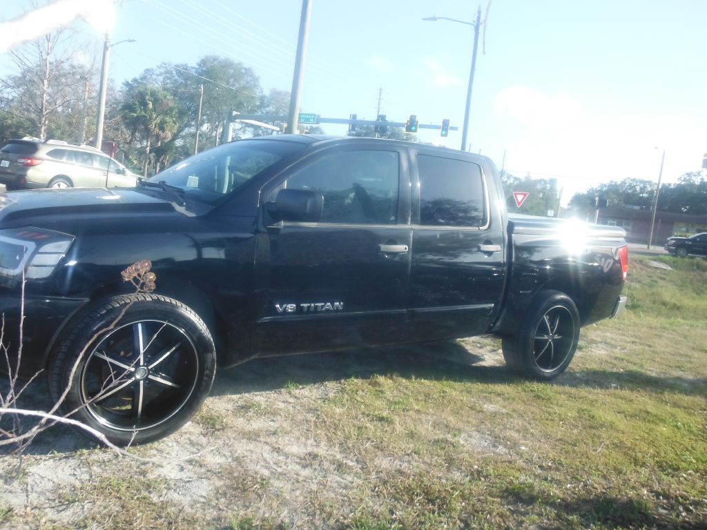 2010 Nissan Titan Image 4