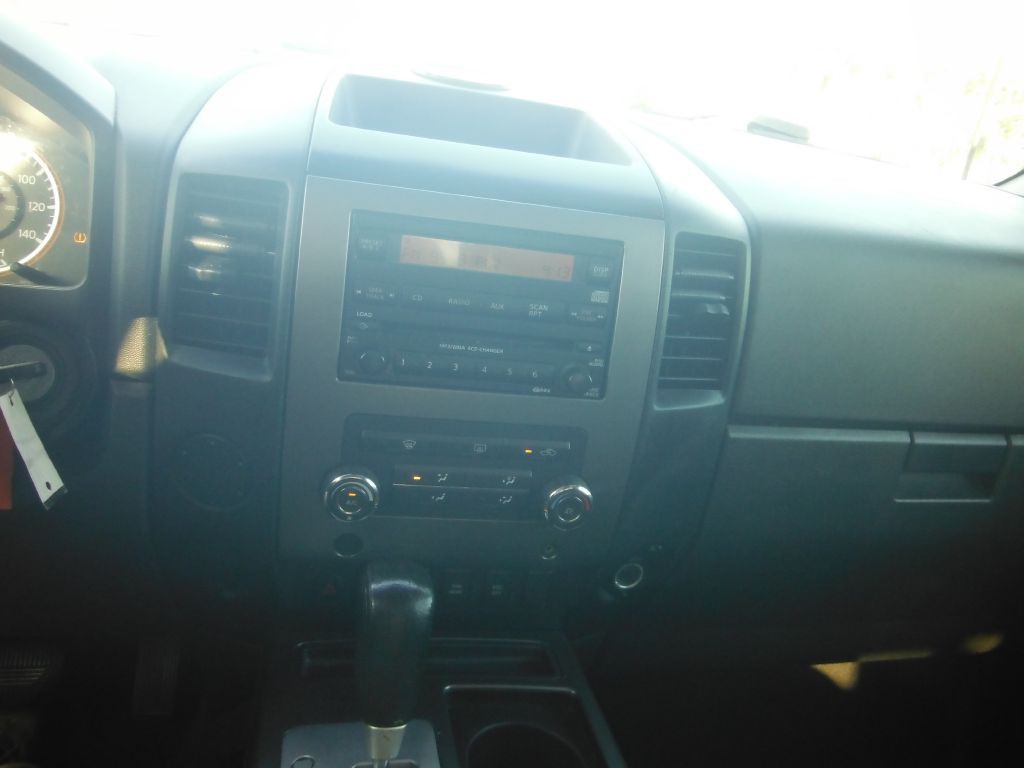 2010 Nissan Titan Image 6
