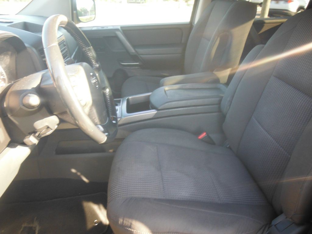 2010 Nissan Titan Image 9