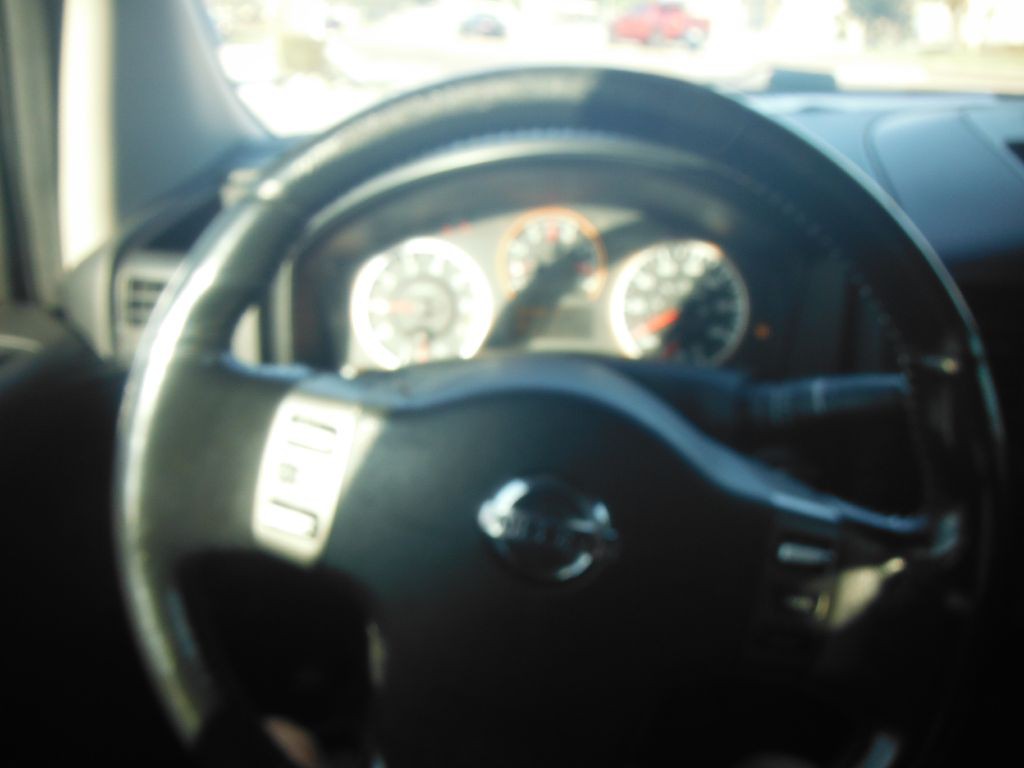 2010 Nissan Titan Image 7