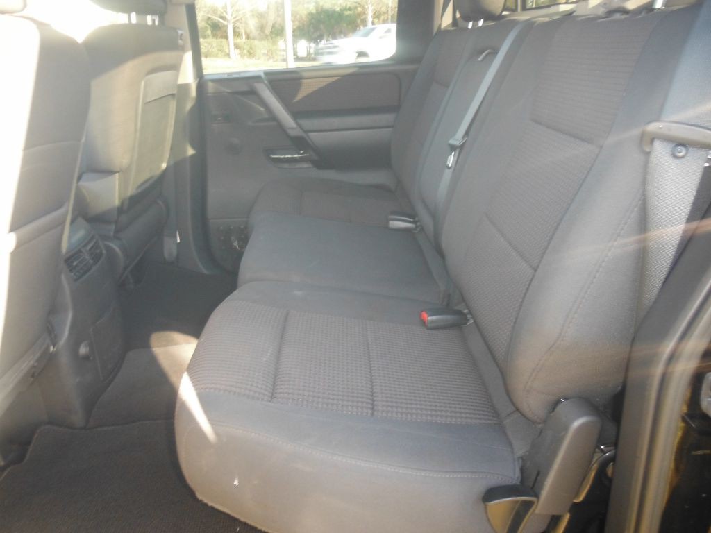 2010 Nissan Titan Image 8